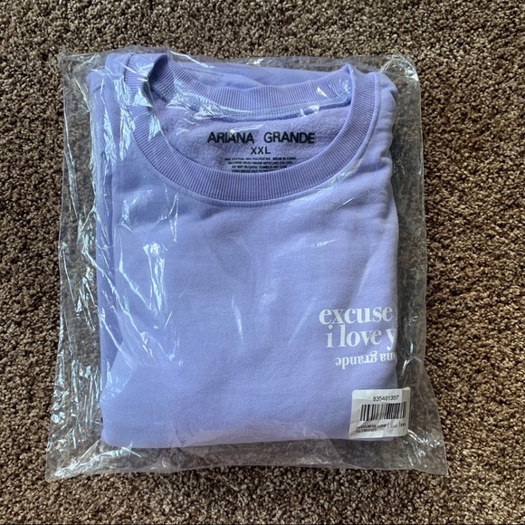 NEW Ariana Grande Sweetener Tour Crewneck - Picture 3 of 9